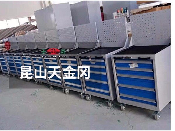 你的鉗工工具柜買(mǎi)貴了嗎，實(shí)力廠家給您批發(fā)價(jià)格！