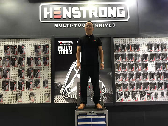 工具柜廠家天金岡旗下工具柜活的累考察團隊的一致好評！