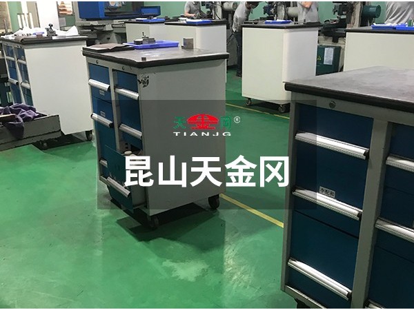 工具柜廠家哪個好，天金岡18年始終秉承綠色環(huán)保理念！