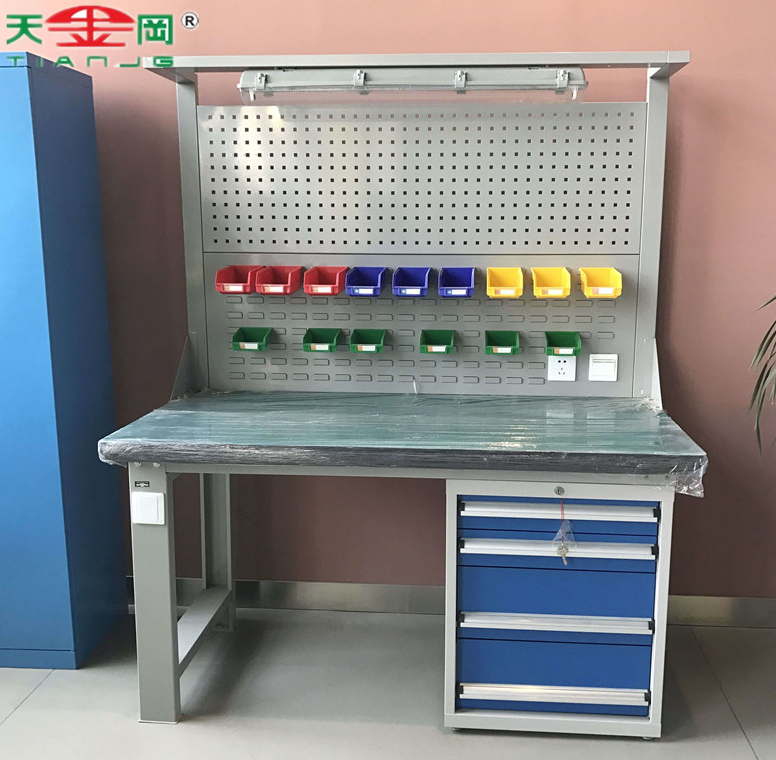 重型鉗工臺(tái)使用的材料是什么？