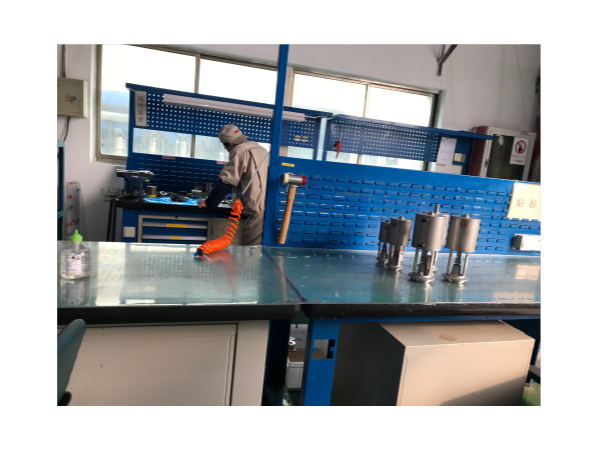 以鉗工工作桌價(jià)格為采購(gòu)標(biāo)準(zhǔn)，到底靠不靠譜？【天金岡】