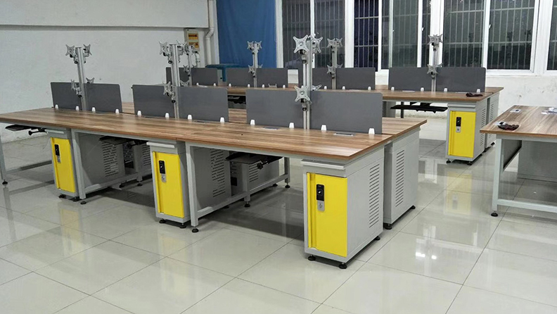 挑選鉗工桌廠家時(shí)，這些問題你已經(jīng)忽視了嗎？【天金岡】