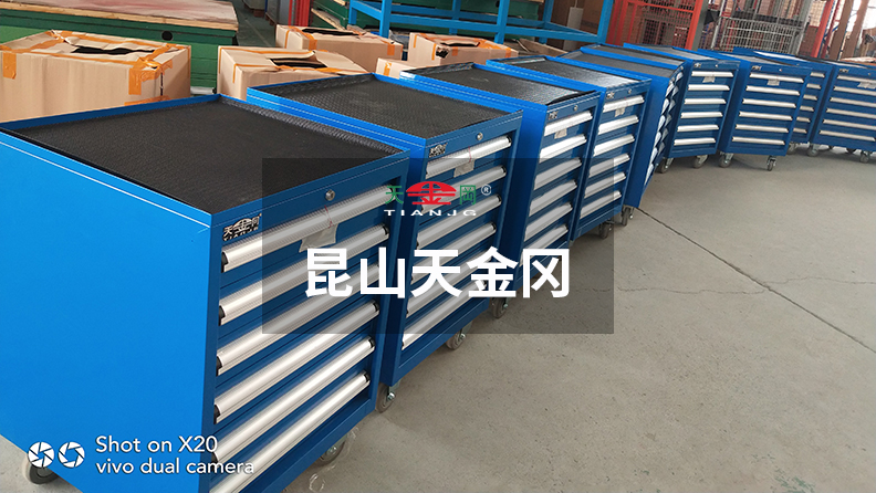 不管30還是40度，只要你需要，工具柜廠(chǎng)家天金岡馬上就出現(xiàn)