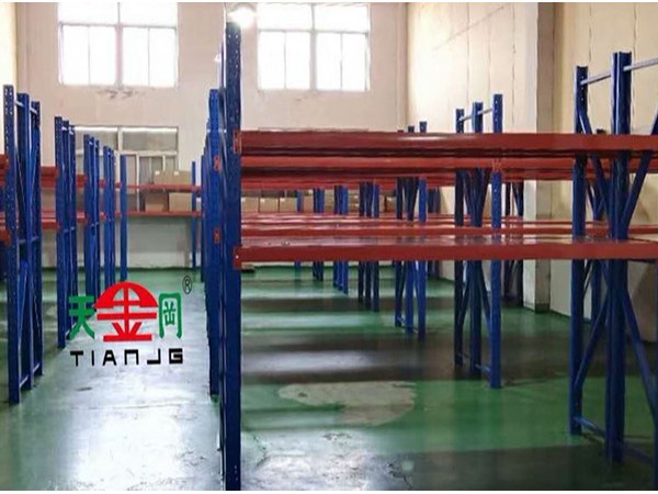 同一個空間，有了貨架，是不是換了種心情？