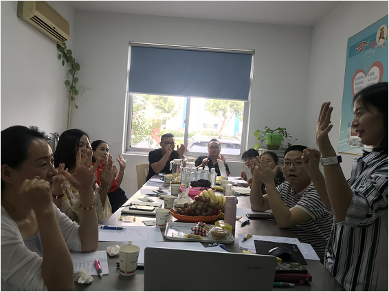 工具柜廠(chǎng)家天金岡與禧誠(chéng)網(wǎng)商會(huì)外貿(mào)家人做環(huán)保手指操