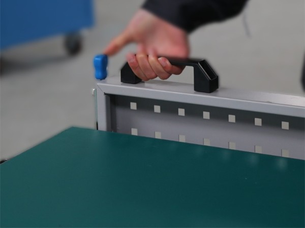 重型工具車帶升降掛板的長什么樣子？